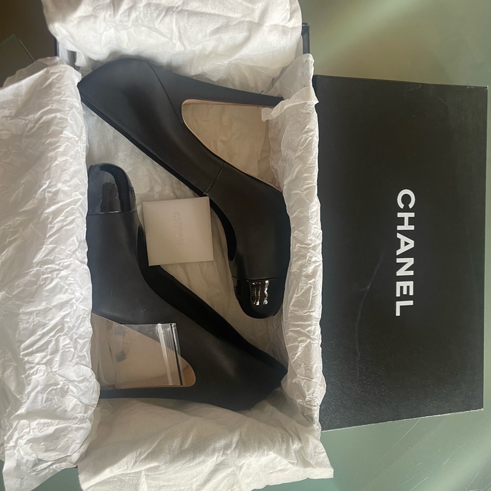 Chanel interlocking logo pumps - Picture 10 of 15